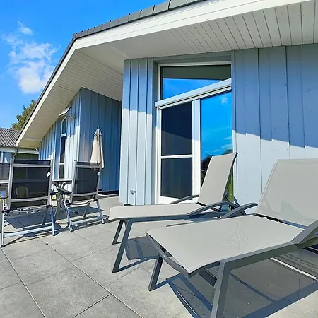 Holiday home Seeschwalbe 327